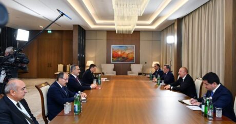 Президент Ильхам Алиев принял министра иностранных дел Турции