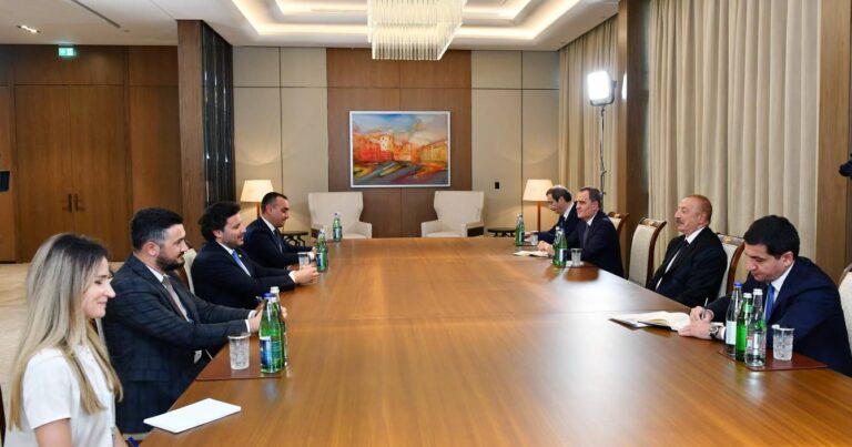Президент Ильхам Алиев принял премьер-министра Монтенегро