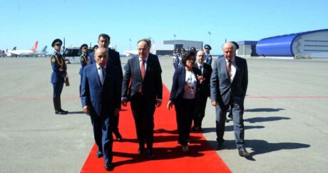 Президент Албании прибыл с официальным визитом в Азербайджан