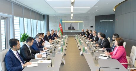 Обсуждены возможности сотрудничества с Исламским банком развития по проектам в Карабахе