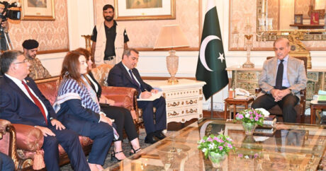Премьер-министр Пакистана принял посла Азербайджана