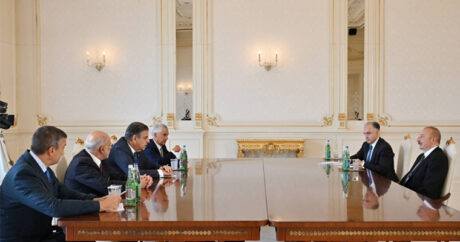 Президент Ильхам Алиев принял главного исполнительного директора итальянской компании Leonardo