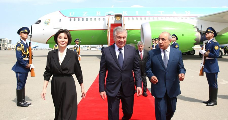 Шавкат Мирзиёев прибыл с государственным визитом в Азербайджан