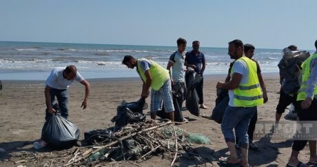 На берегу Каспия прошла акция по очистке береговой линии от мусора