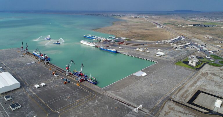 Морские порты Азербайджана увеличили перевалку грузов на 13 процентов