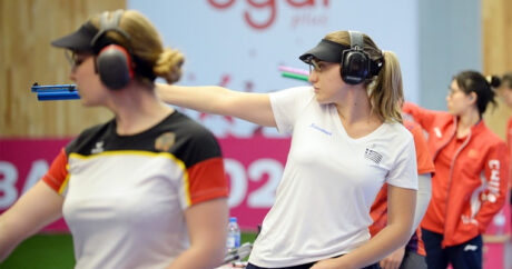На чемпионате мира по стрельбе в Баку определились первые победительницы