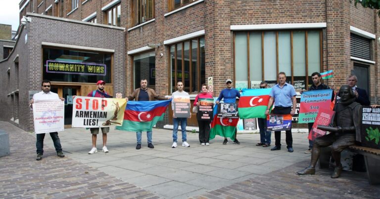 Азербайджанская община в Лондоне провела акцию протеста