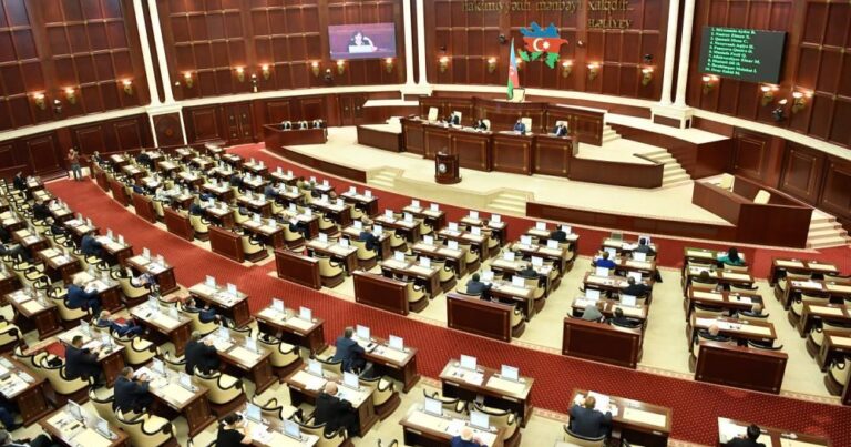 Завершается отпускной период депутатов парламента Азербайджана