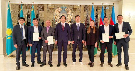 Посол Казахстана встретился с командой по строительству Центра творчества в Физули