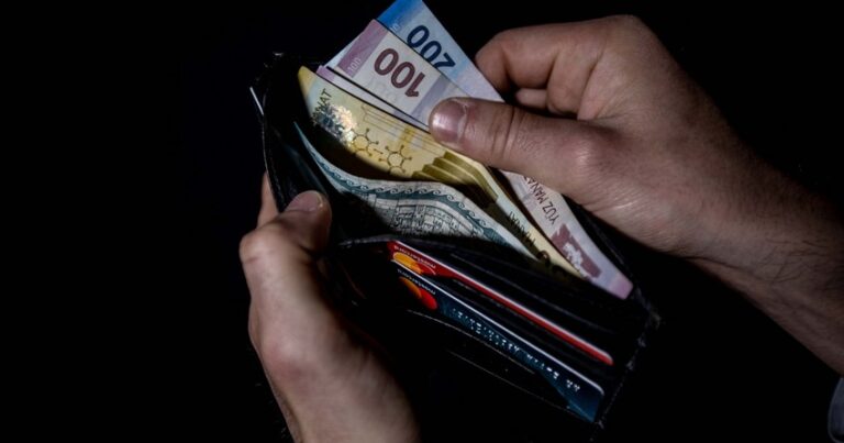 В Азербайджане номинальная зарплата выросла на 11%