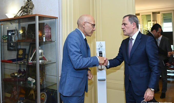 Джейхун Байрамов встретился с Верховным комиссаром ООН