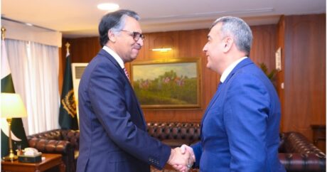Посол Азербайджана обсудил двустороннее сотрудничество с главой МИД Пакистана