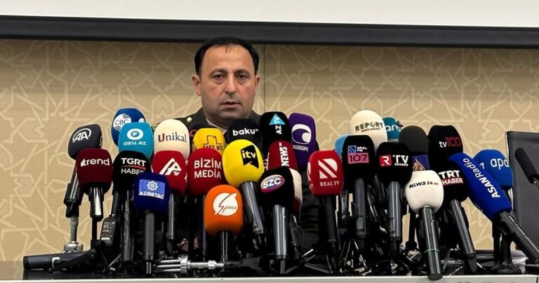 Минобороны Азербайджана призвало подразделения ВС Армении сложить оружие и сдаться