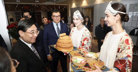 Азиз Абдухакимов встретил министра культуры и туризма КНР Ху Хэпина