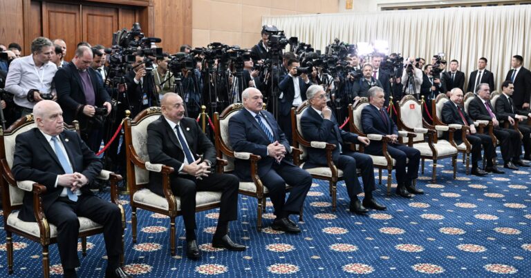 Президент Ильхам Алиев принял участие в церемонии награждения Президента Шавката Мирзиёева