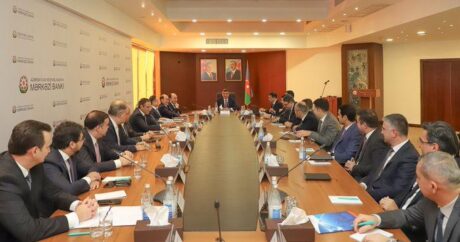 Талех Казымов обсудил макроэкономическую стабильность с руководителями банков