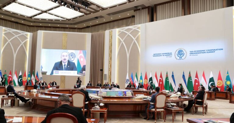 Президент Ильхам Алиев принял участие в 16-м Саммите Организации экономического сотрудничества