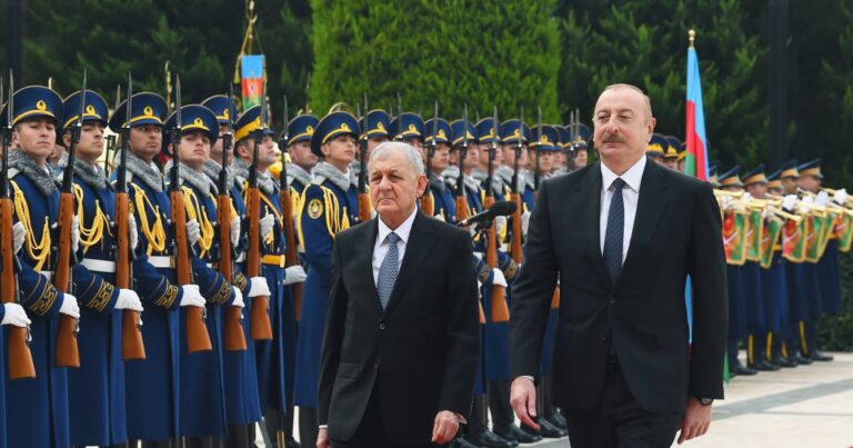 В Баку состоялась церемония официальной встречи президента Ирака