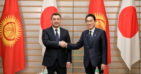 Президент Садыр Жапаров провел переговоры с Премьер-министром Японии