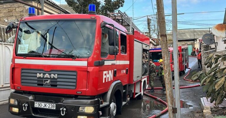 В поселке НЗС Хатаинского района Баку возник пожар в жилом доме