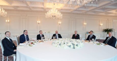 От имени Президента Ильхама Алиева дан официальный обед в честь глав государств и правительств, участвующих в Саммите СПЕКА
