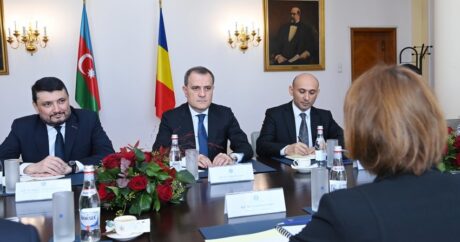 Джейхун Байрамов обсудил региональные вопросы с главой МИД Румынии