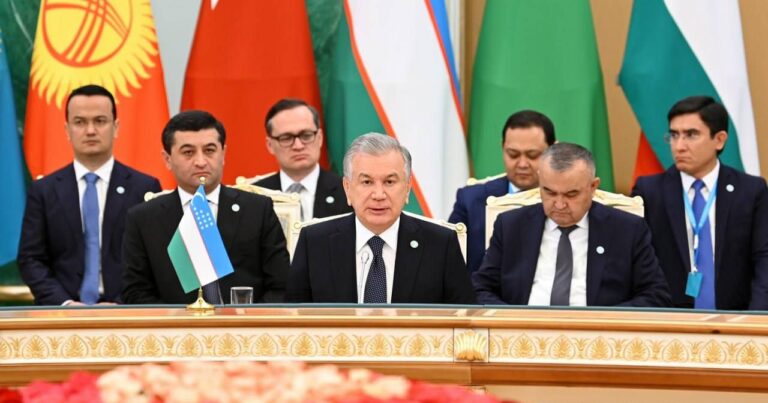 Шавкат Мирзиёев поздравил Азербайджан с полным восстановлением территориальной целостности