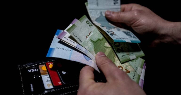 Среднемесячная заработная плата в Азербайджане выросла более чем на 11%