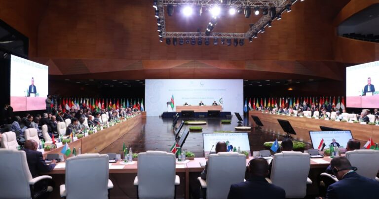 В Баку проходит министерская сессия Конференции министров труда ОИС