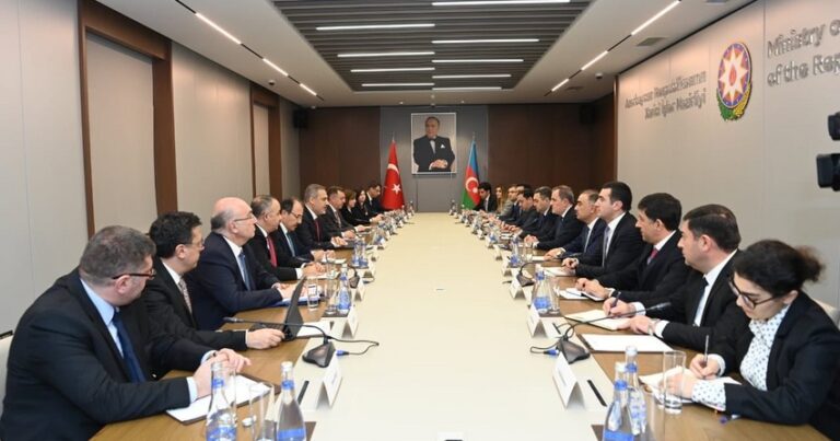 В Баку состоялась встреча глав МИД Азербайджана и Турции