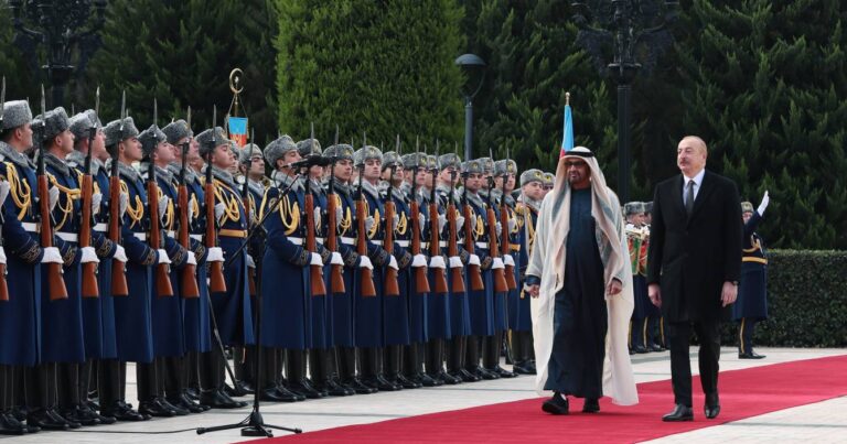 В Баку состоялась церемония официальной встречи Президента Объединенных Арабских Эмиратов