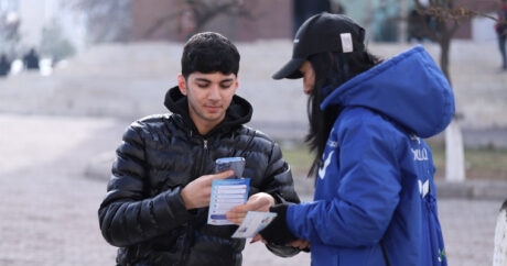 В регионах молодежи раздают буклеты об избирательных процедурах