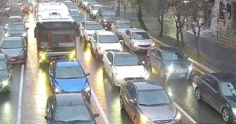 На ряде дорог Баку наблюдаются пробки