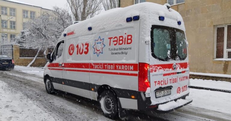 В Азербайджане 60 человек получили травмы в снежную погоду