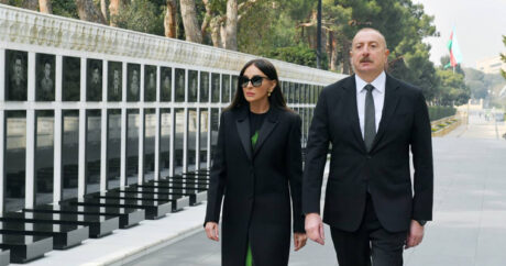 Президент Ильхам Алиев и Первая леди Мехрибан Алиева посетили Шехидляр хиябаны