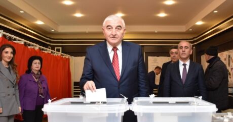 Председатель ЦИК Азербайджана проголосовал на президентских выборах