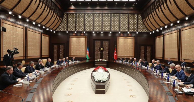 Состоялась встреча Ильхама Алиева и Реджепа Тайипа Эрдогана в расширенном составе