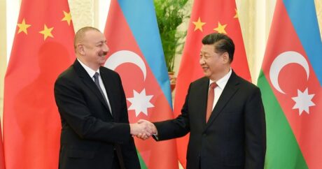 Си Цзиньпин поздравил президента Ильхама Алиева