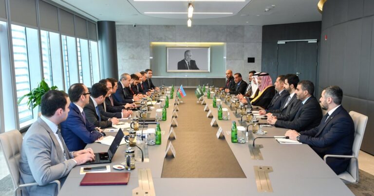 Азербайджан и Саудовская Аравия обсудили возможности расширения деятельности в области ВИЭ