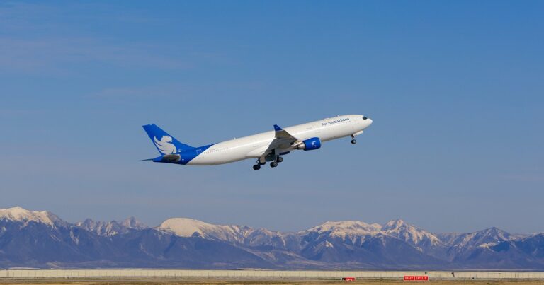 «Air Samarkand» совершила первый регулярный рейс в Стамбул