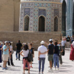 Сколько туристов посетили Узбекистан в первый месяц текущего года?