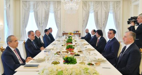 Состоялась встреча Президента Ильхама Алиева с премьер-министром Грузии в расширенном составе