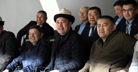 Садыр Жапаров пришел поддержать сборную Кыргызстана по футболу