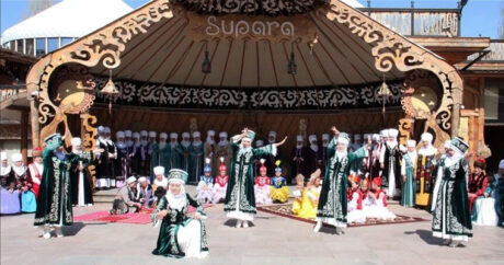 Фольклорный ансамбль в Кыргызстане хранит народные традиции