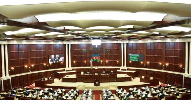 Парламент утвердил присвоение новому населенному пункту на Абшероне статуса поселка