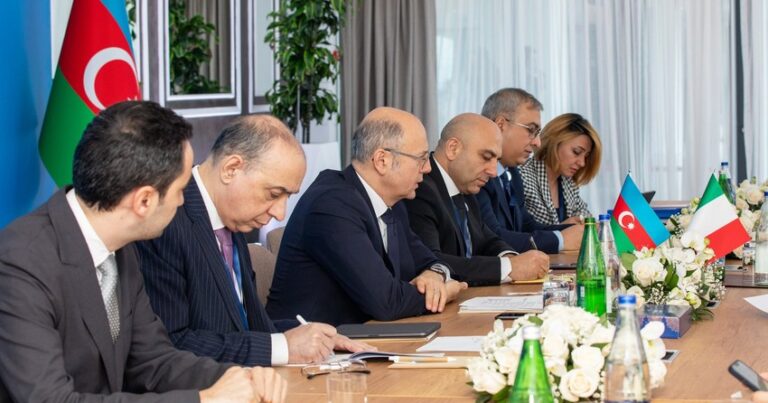 Азербайджан и Италия обсудили создание электрозарядной инфраструктуры