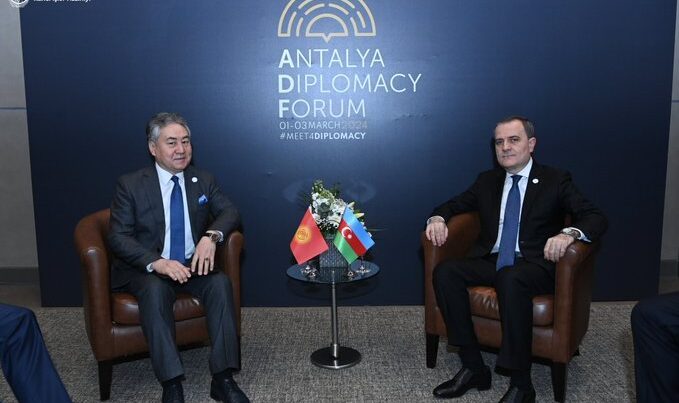 Главы МИД Азербайджана и Кыргызстана обсудили дальнейшее расширение двустороннего сотрудничества