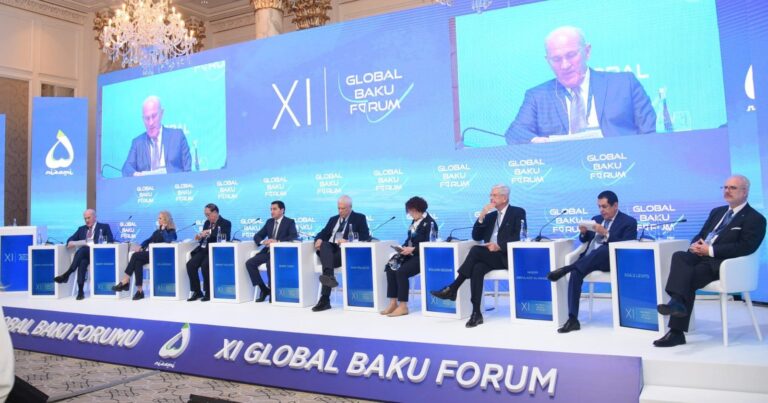 XI Глобальный Бакинский форум продолжает работу панельными заседаниями
