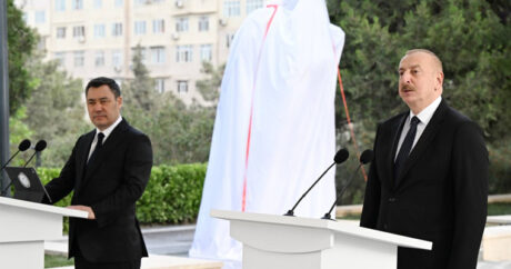 Состоялась церемония открытия памятника Чингизу Айтматову в Баку