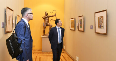 Генсек СВМДА Кайрат Сарыбай посетил Азербайджанский национальный музей искусств